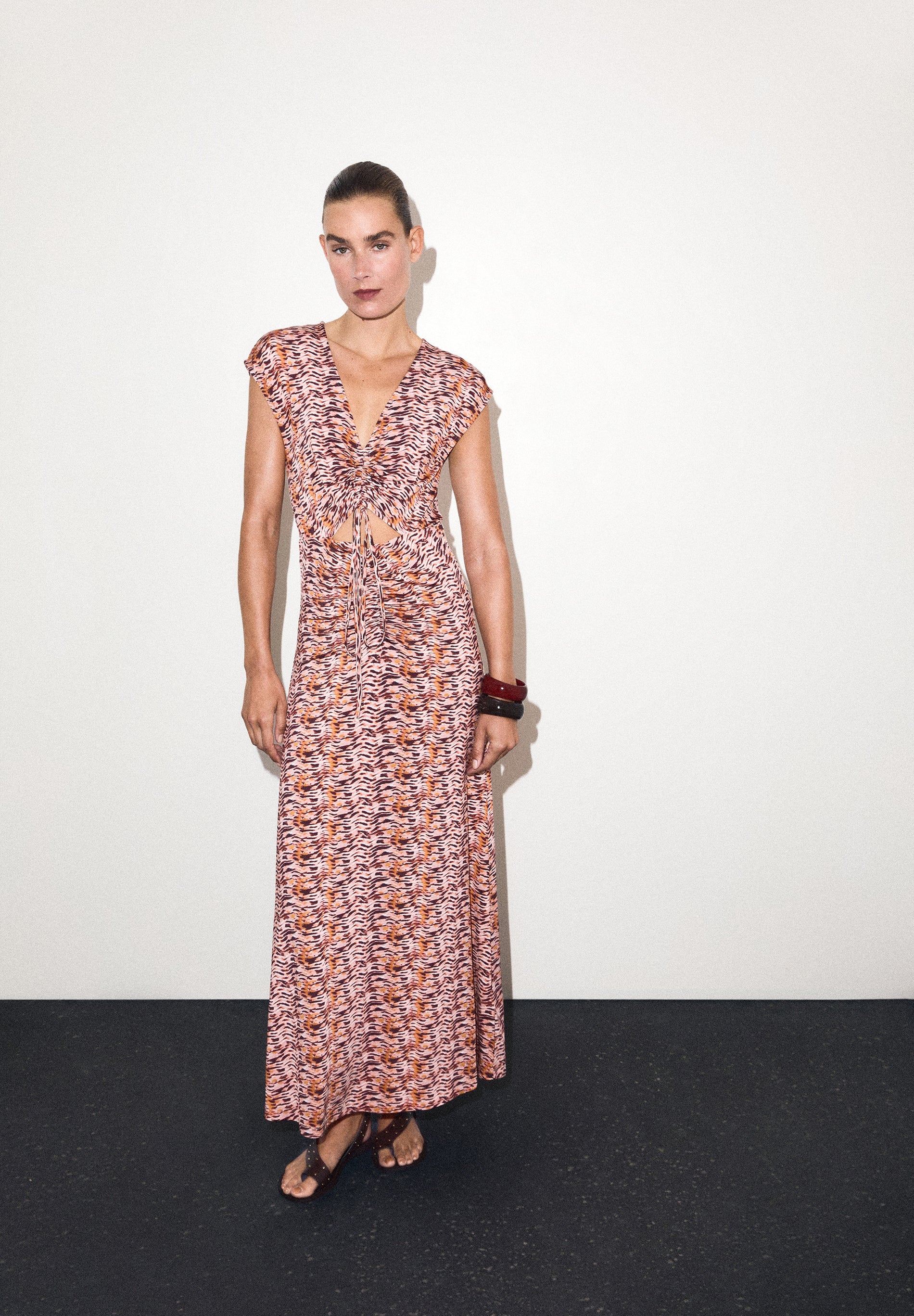 VESTIDO ESTAMPADO CUT OUT