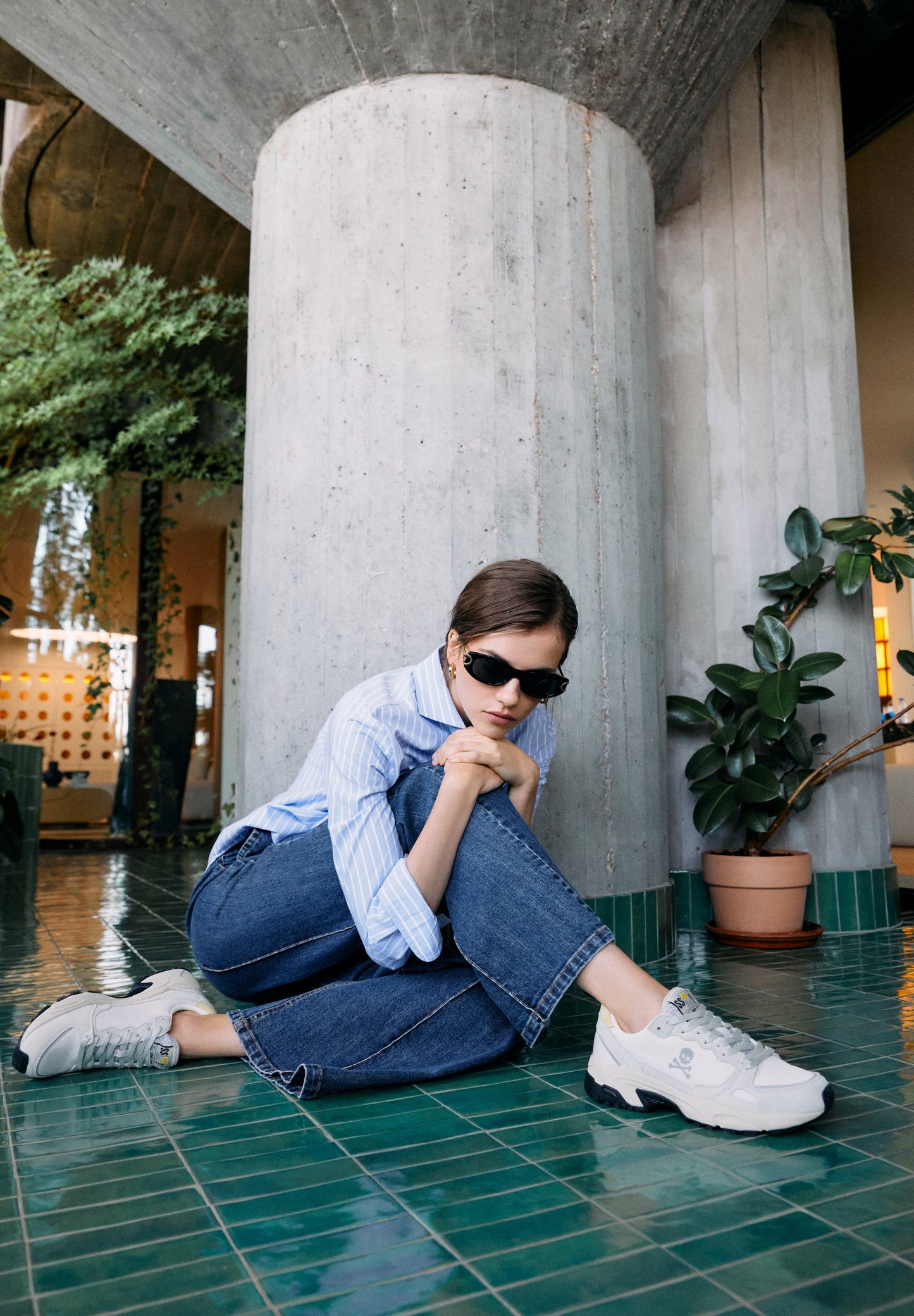 SNEAKERS LIGERA SUELA PRONUNCIADA