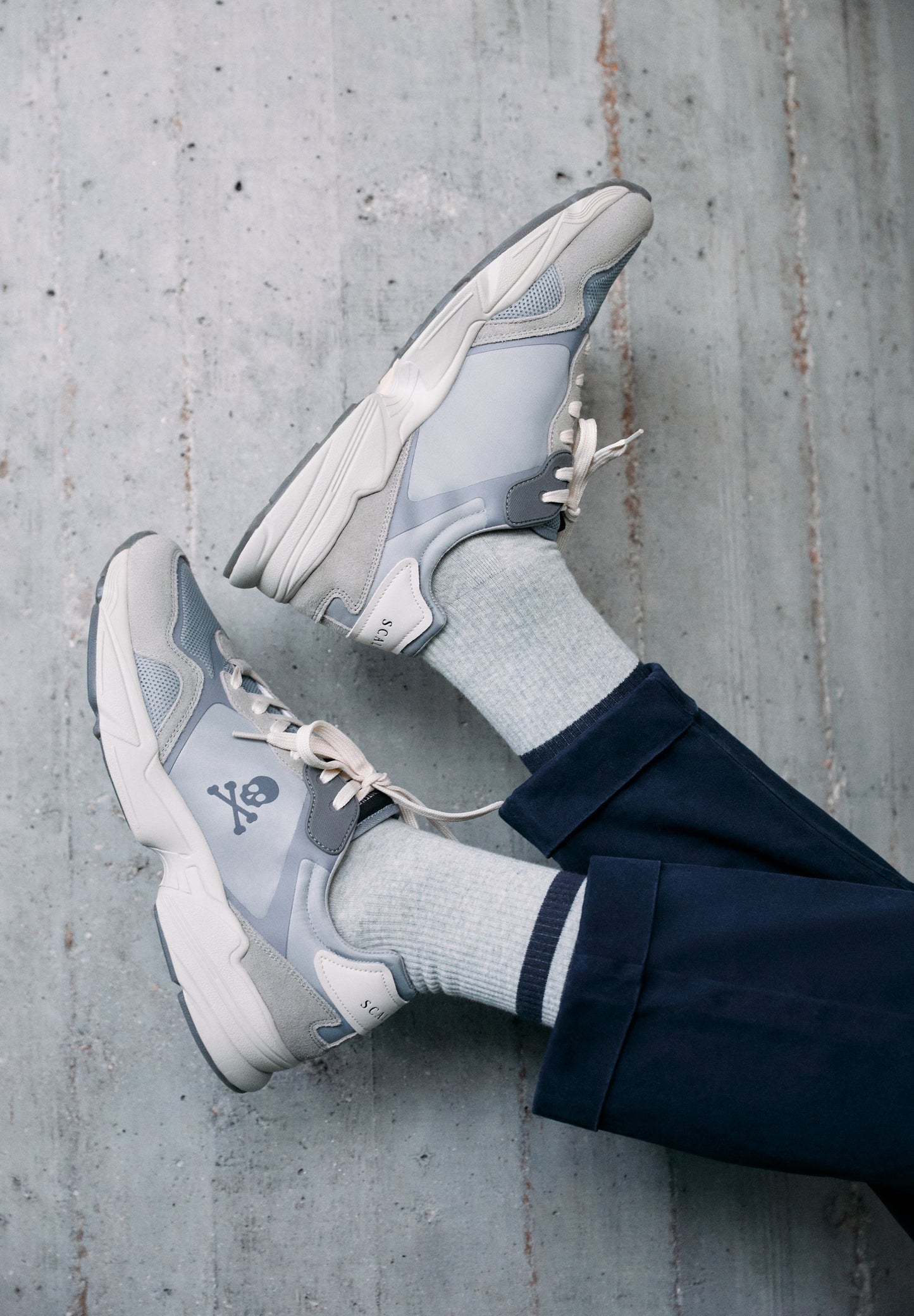 SNEAKERS SUELA RELIEVE