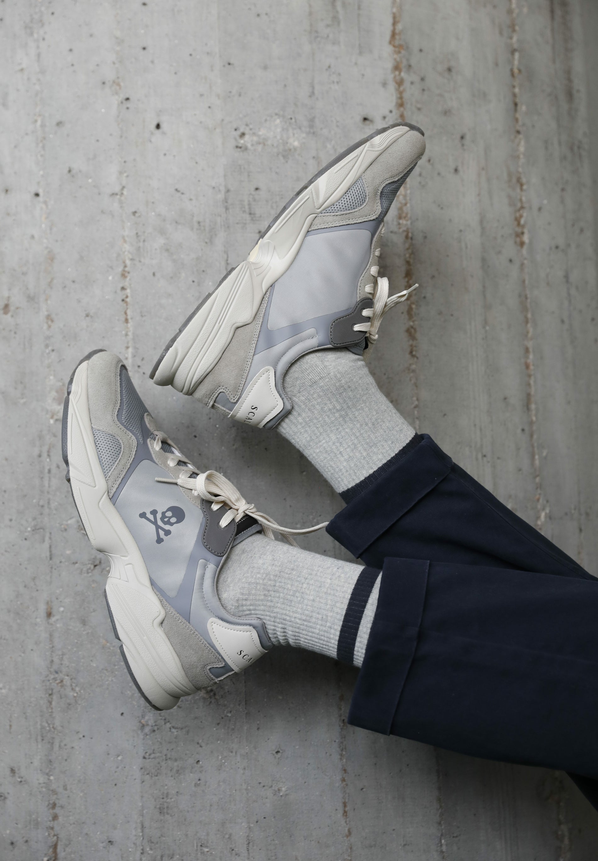 SNEAKERS SUELA RELIEVE