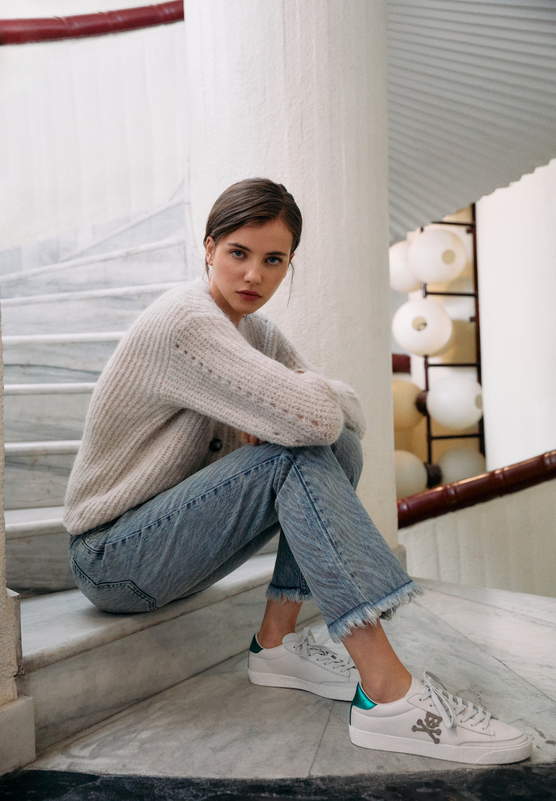 SNEAKERS BAJAS DETALLE METALIZADO