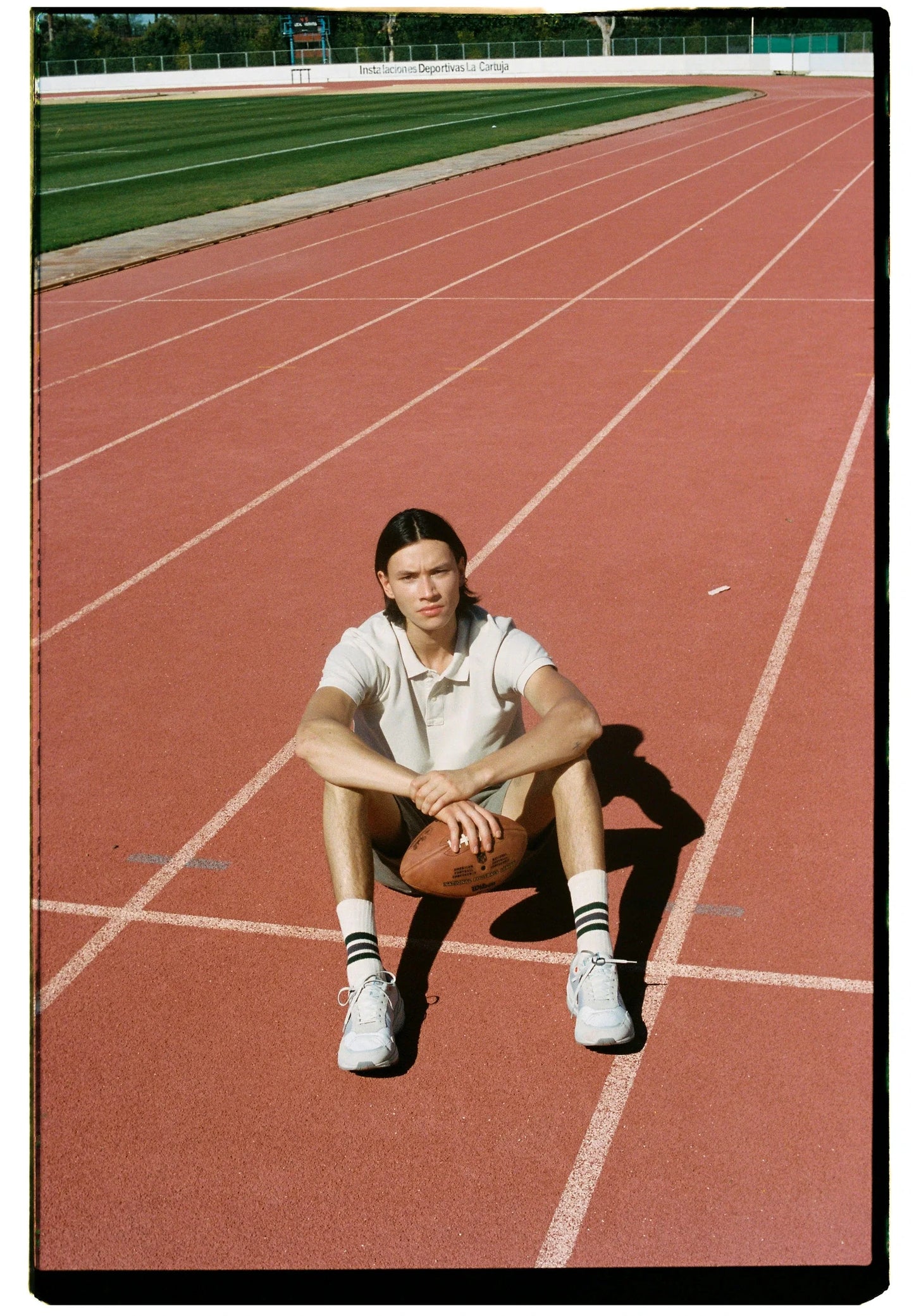 SNEAKERS DETALLE FLÚOR